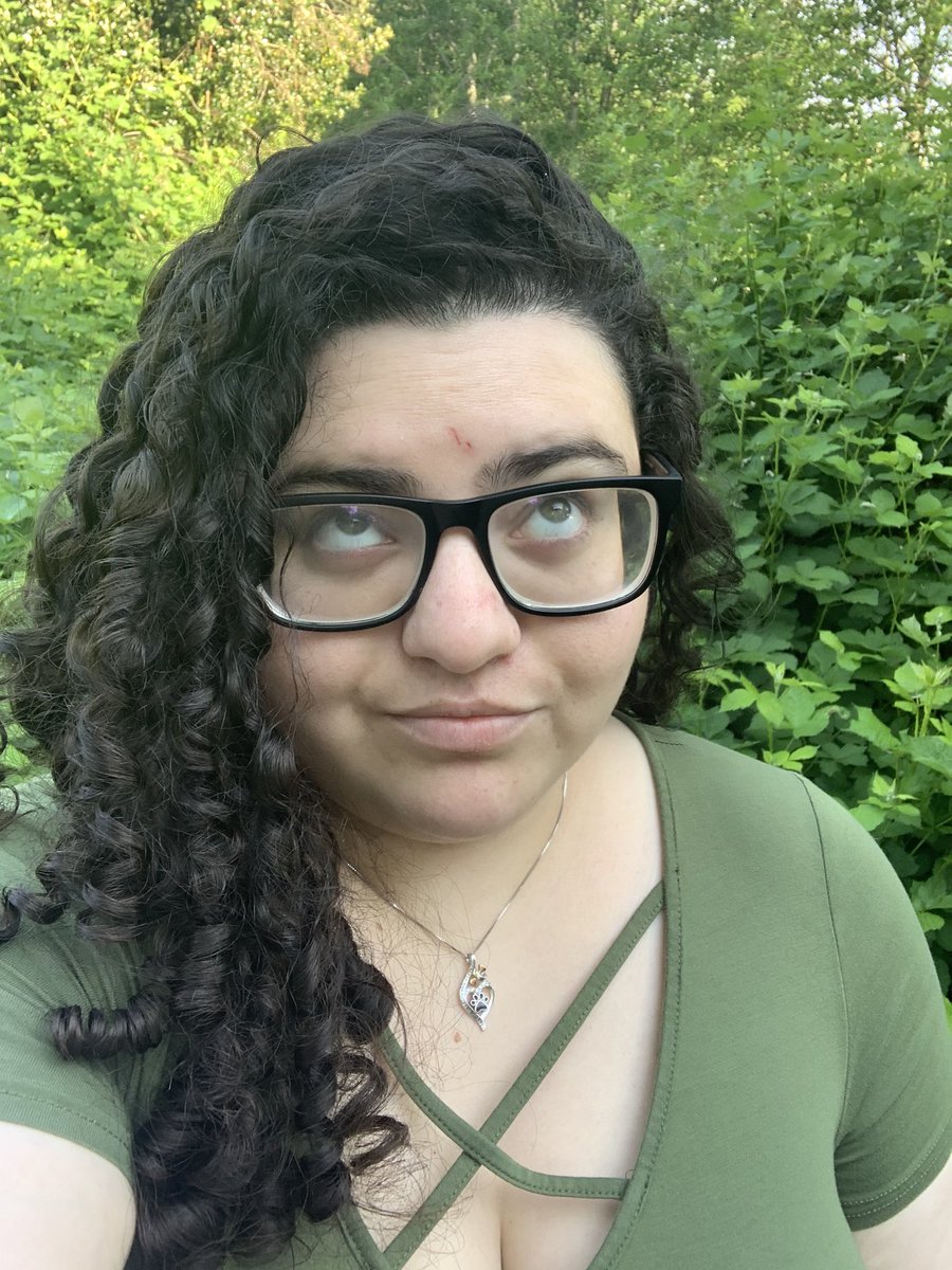 LadyCodaria's tweet image. How on earth did my forehead get cut overnight? It must have been those ghosts I plan on tracking down tonight.🤷‍♀️

I’ll be playing Phasmophobia LIVE on Twitch at 5:30pm PST!

#theghostsgotme #spooked #spookystream #smallstreamer