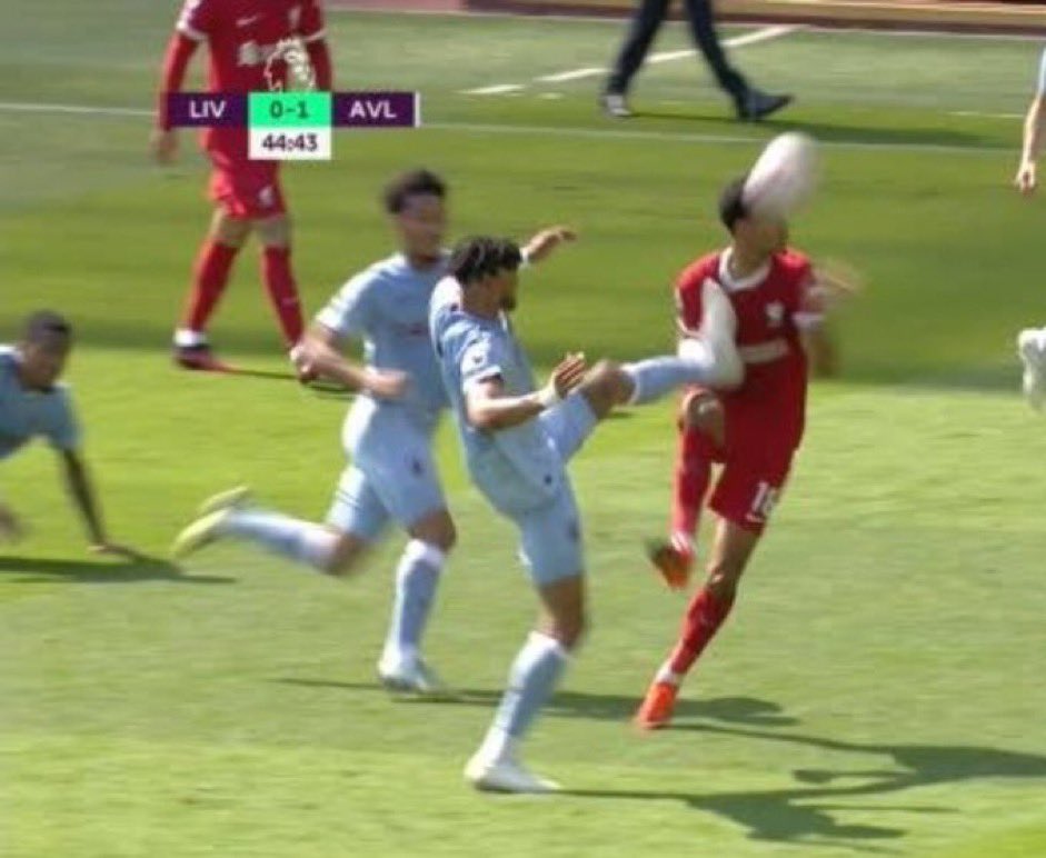 Can someone please explain how this isn’t a red card ??  #LIVAVL