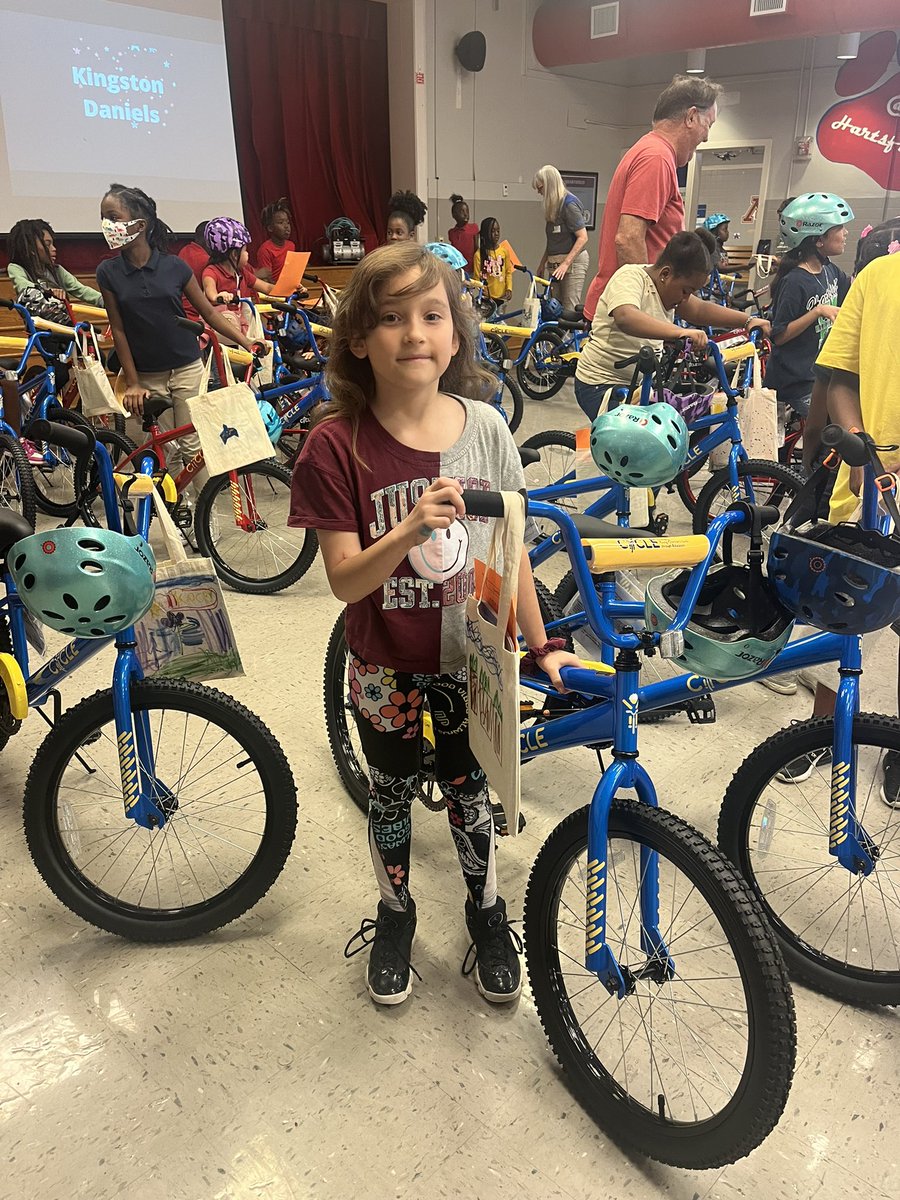 Goal set, planned, and achieved! New Bikes and Books for our spectacular Second Graders! Thanks Cycle Houston! @CYCLEHouston @HartsfieldAES