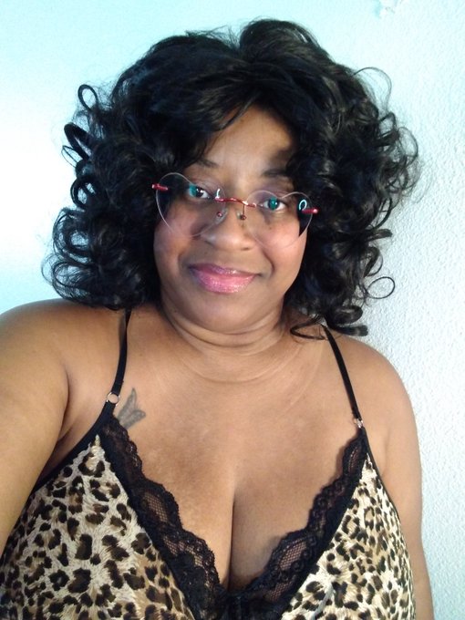 Hello Lovelies. Happy Saturday. I'm headed online to Streamate if you'd like to keep me company. #linkinbio Have<a href="/tag/linkinbio"class="tags"><span>#linkinbio</span></a>