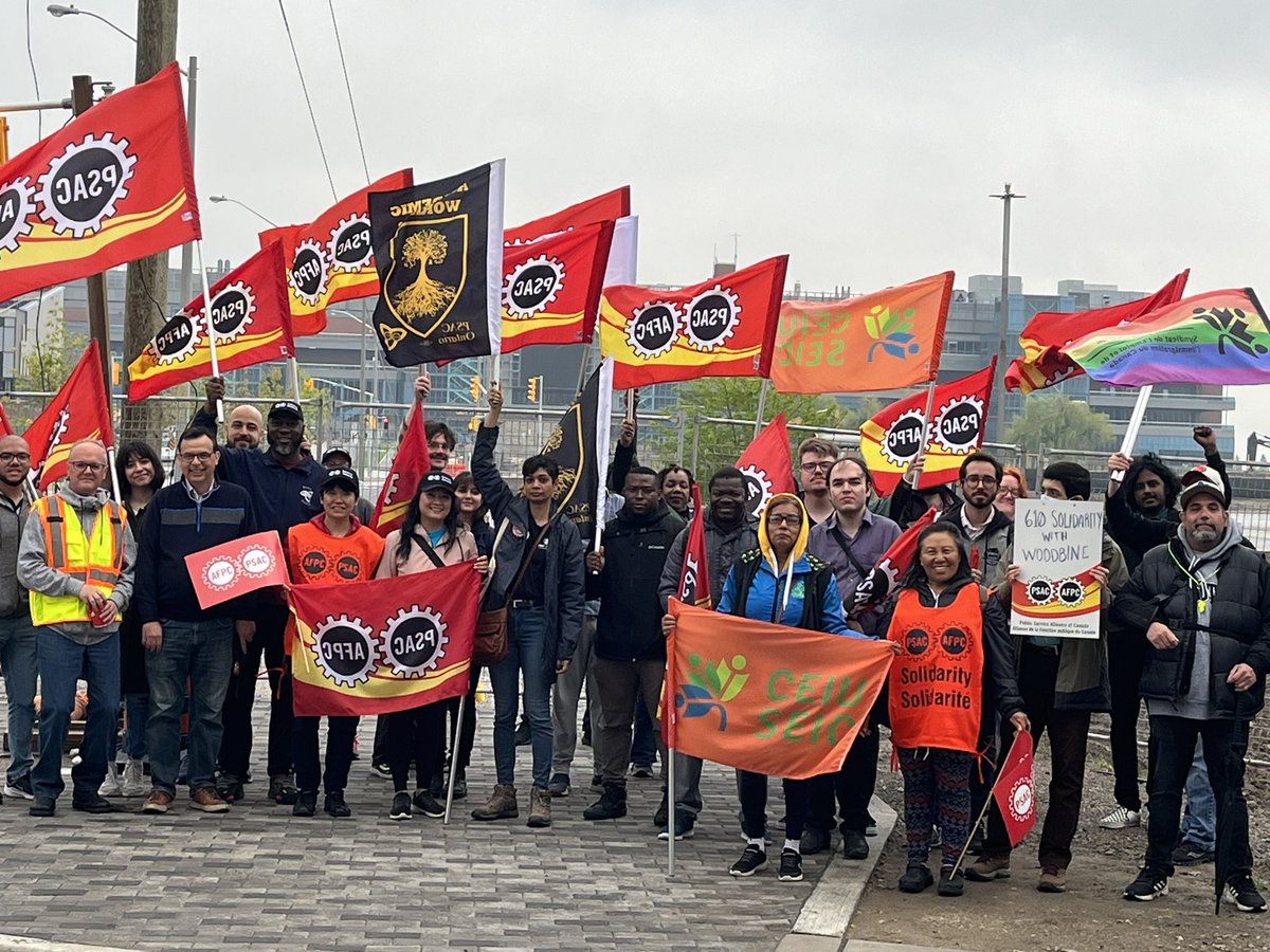 Solidarity picket with locked out Casino #Woodbine workers <a href="/OFLabour/">OFL</a> <a href="/torontolabour/">TYR Labour Council</a> <a href="/CP24/">CP24</a> <a href="/CityNewsTO/">CityNews Toronto</a> <a href="/CBCToronto/">CBC Toronto</a>