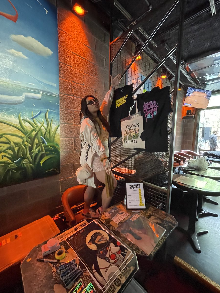 teensintrouble's tweet photo. Come to @PouzzaFest Merch Mall at @LesFoufs! We’re here until 5pm! https://t.co/5NLfLfULl7