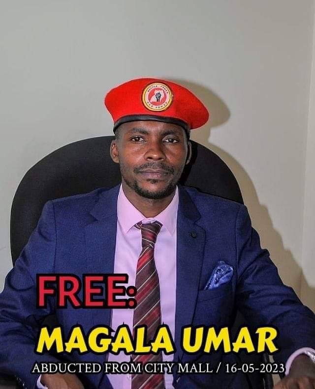 JohnsonCommand's tweet photo. Those who are supposed to defend human rights they are the leaders of right violators
@PoliceUg @KagutaMuseveni @mkainerugaba 
Torture, Abduction, illegal dentition
#MustEnd
@usmissionuganda 
@UKinUganda
@IntlCrimCourt https://t.co/mletJJfq3j