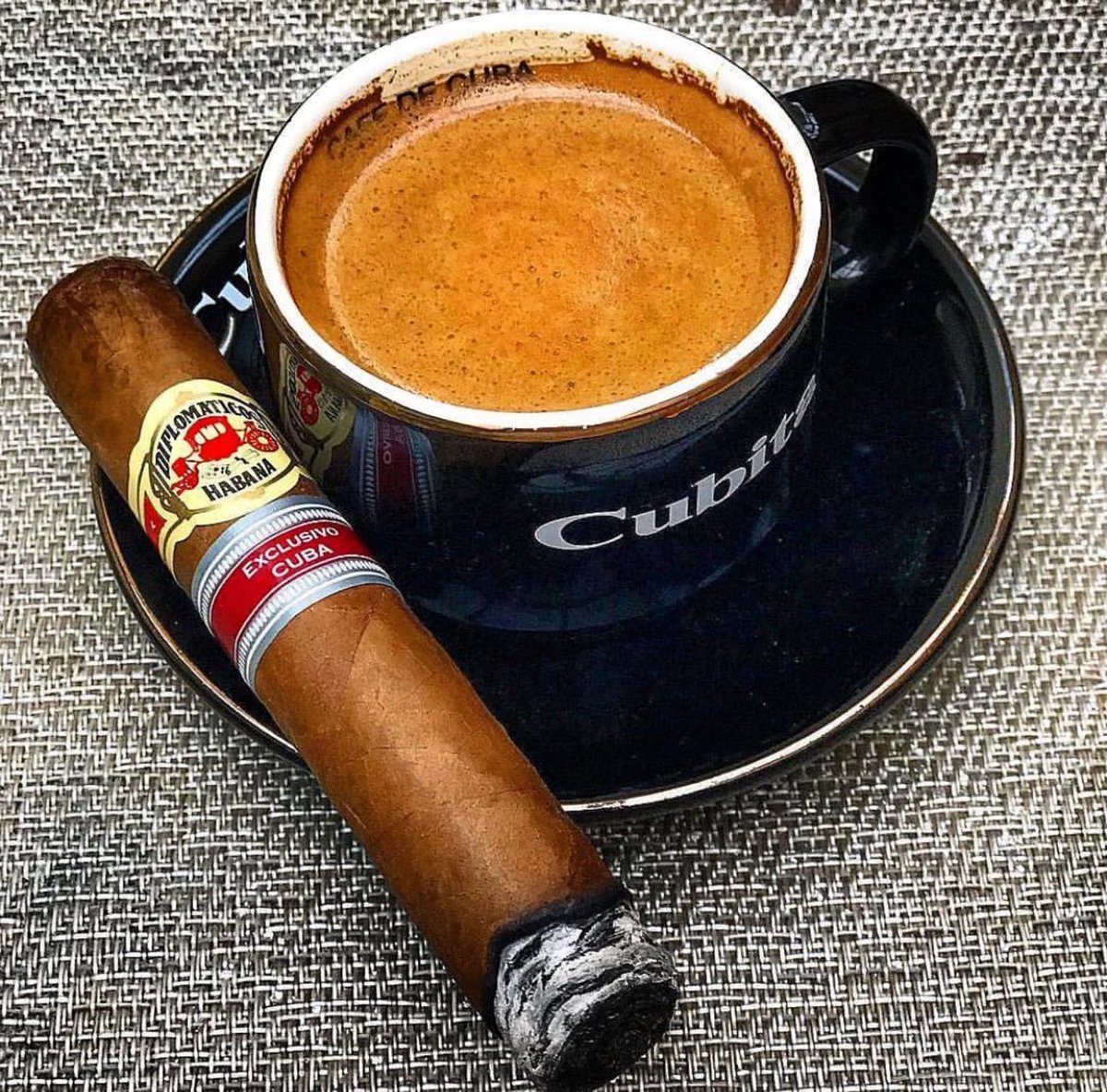 #NowSmoking #SaturdayMood #GoodMorningTwitterWorld #espresso #Coffeetime #weekendsunshine #BeCalm #PeaceAndLove #ThankYou #KindnessMatters #cigar #cubans #Habana #CIGARS #IFBAP