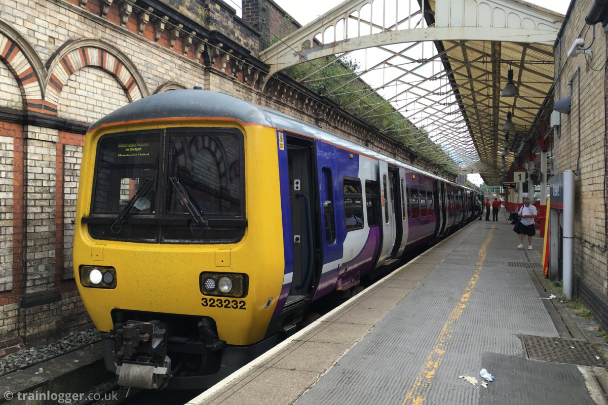 trainlogger's tweet photo. 323232 at Crewe on 23rd July 2016.
#trainspotting #multipleUnits
https://t.co/1rvGenkr7H https://t.co/z0kzC8cH6D