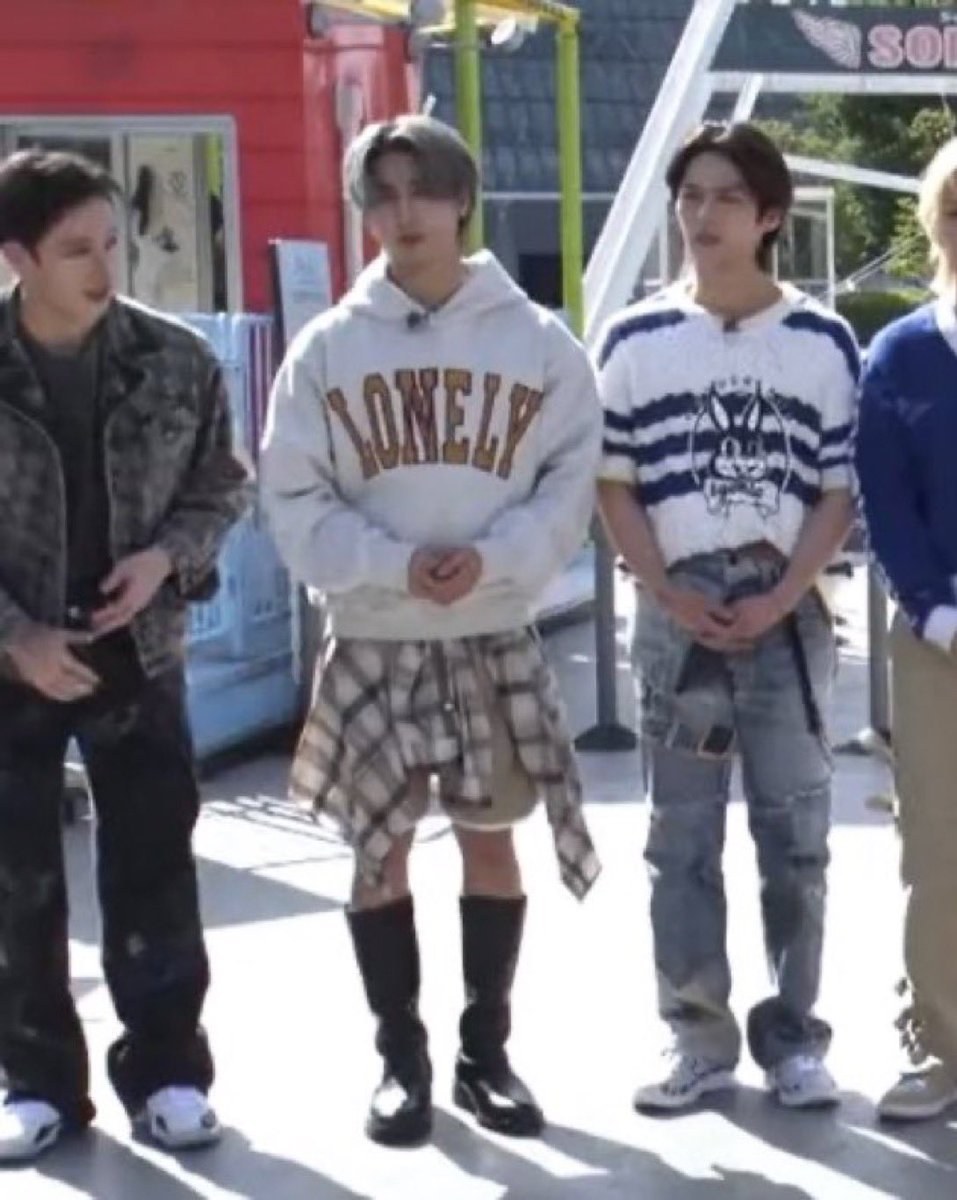 lovestayingskz tweet picture