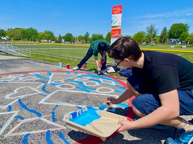 FWCommSchools's tweet photo. Our #SaturdaySuperstar this week are the students & staff from #Lakeside, #NorthSide and #Northwood who contributed to the @uwacin #BornLearningTrail at #HamiltonPark. They have helped give our community another trail with activities to engage kids and educate them. #GreatJob https://t.co/frGH6R3RKl