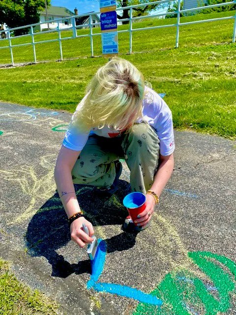 FWCommSchools's tweet photo. Our #SaturdaySuperstar this week are the students & staff from #Lakeside, #NorthSide and #Northwood who contributed to the @uwacin #BornLearningTrail at #HamiltonPark. They have helped give our community another trail with activities to engage kids and educate them. #GreatJob https://t.co/frGH6R3RKl