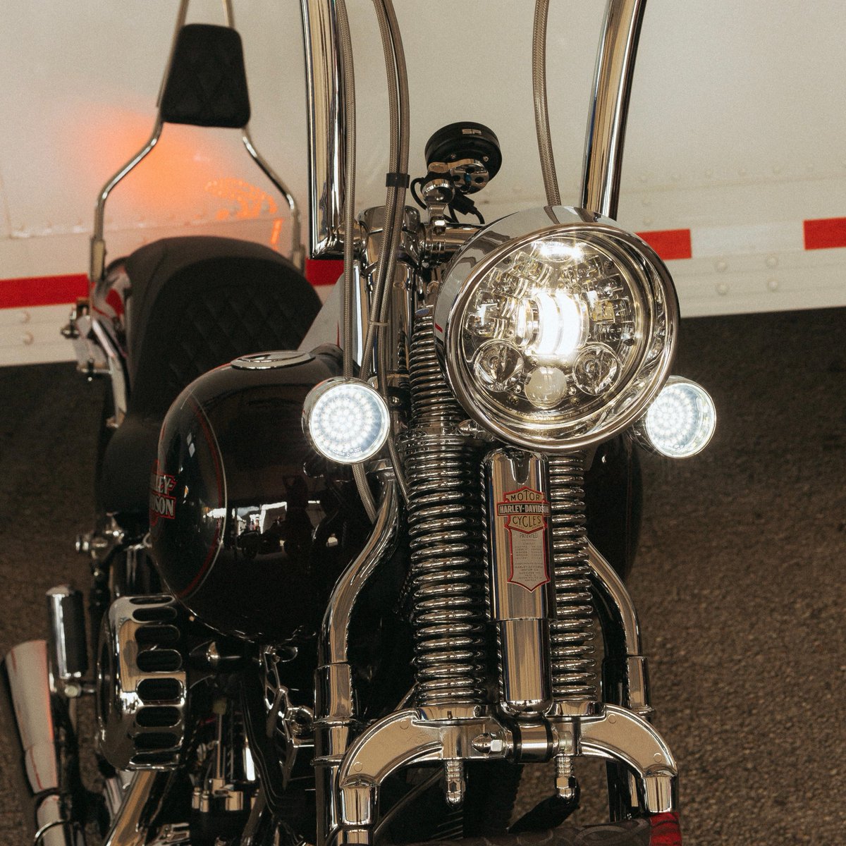 CustomDynamics's tweet photo. Ready to upgrade the lights on your Springer? The ProBEAM adaptive LED headlight and front turn signal upgrades shown in this photo are simple to install but make a huge difference in your visibility π
.
#customdynamics #probeam #softail #springersoftail #harleydavidson #beseen https://t.co/IDLpNWel3T