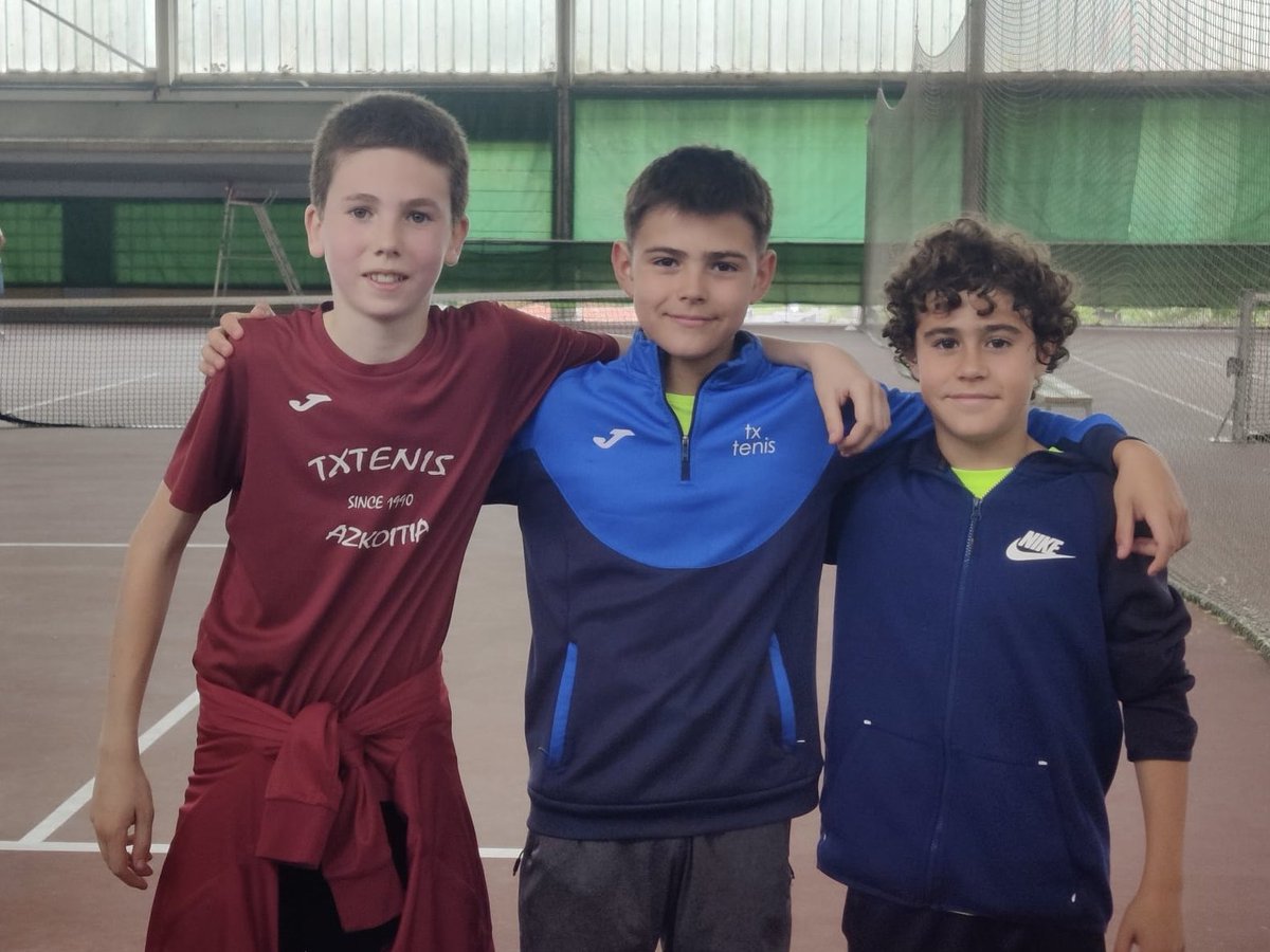 txtenis's tweet photo. Hiru Azkoitiarrek ordezkatuko dute Gipuzkoa
Euskadiko Eskolarteko Kirol  jokoetan. Maiatzak 27 eta 28an jokatuko da Arrasaten. Araba eta Bizkaiako jokalarien aurka arituko dira. Zorte On!!      🥇🥈🥉 https://t.co/XpwAEAnF0c