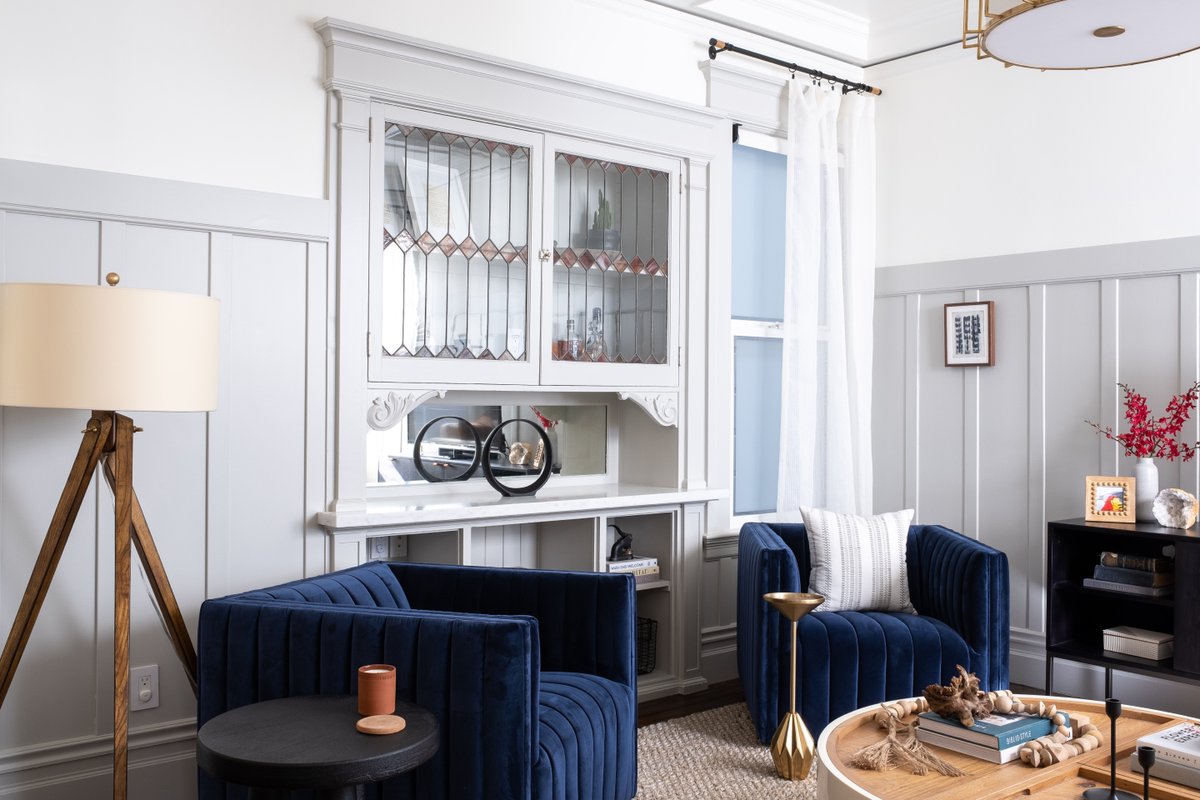 Saturday morning comfort in this casual yet refined space. ☀️