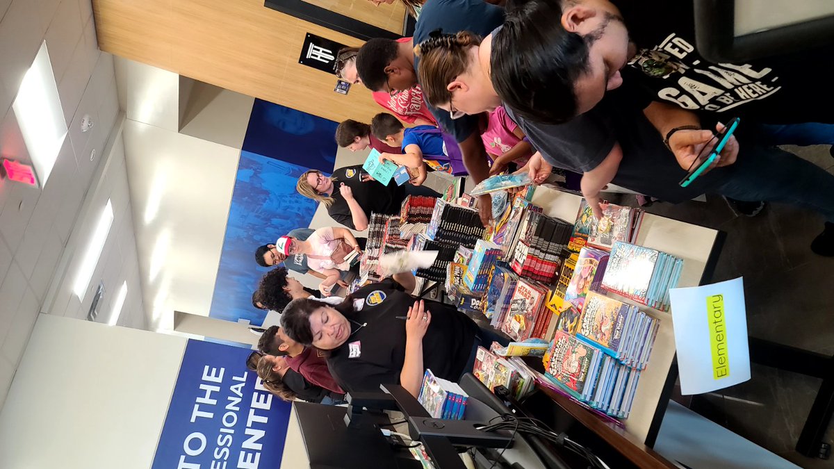 esmcdtx's tweet photo. #MISDFanFaire is a hit! We are having a blast today with our @mesquiteisdtx community!
#familyengagement 
#mesquitereads
#misdlibraries https://t.co/9q18HjdBPF
