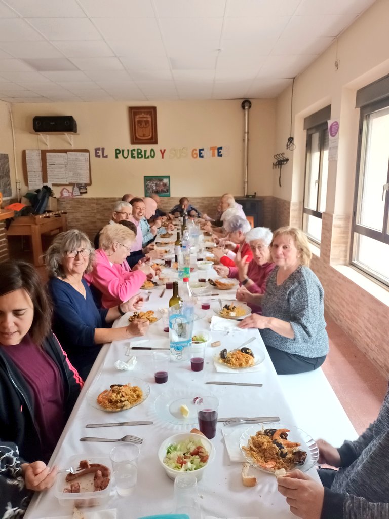 velilladlosajos's tweet photo. Ya se está empezando a festejar San Millán, comenzamos con buena comida y compañía. Qué se siga celebrando!!
#SanMillan #ComidaPopular #Soria https://t.co/TqlAOpBrNc