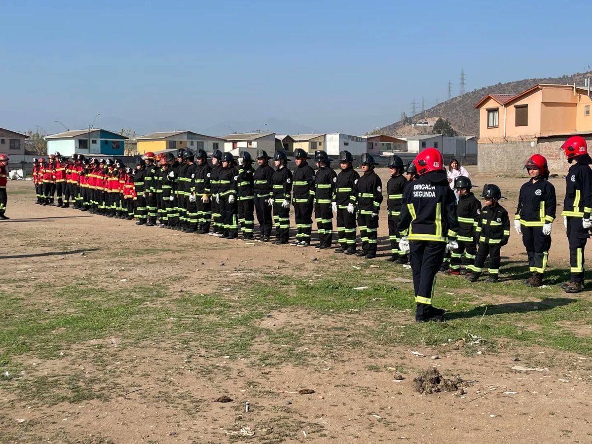 #AniversarioBrigadaJuvenil 
En el marco del trigésimo séptimo aniversario de fundación de la Brigada Juvenil de la 2ª Compañía "Raúl Morales González", hoy realiza su tradicional ejercicio demostrativo. 
instagram.com/p/CseJEJFLafp/…