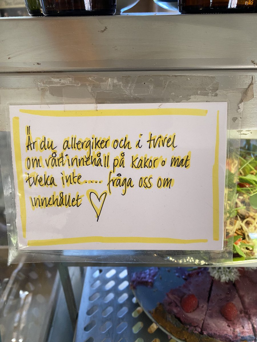 Eliderad's tweet photo. Översättningssvenska: Är du allergiker och i tvivel om vårt innehåll på kakor och mat tveka inte.... fråga oss om innehållet ❤️
Svenska: Säg till om du har några allergier!
#xl8 #ovst https://t.co/bB1yGfbUEU
