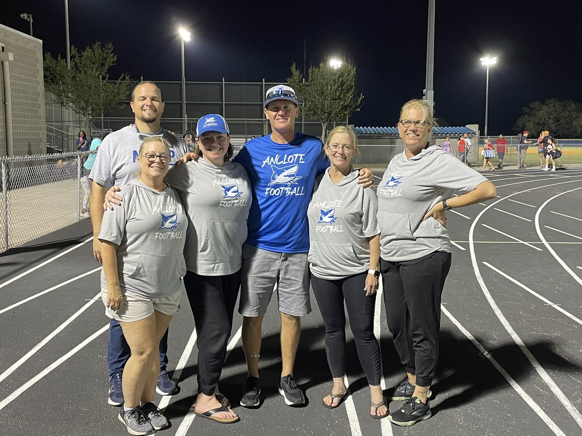 SuzanneStacey1's tweet photo. Last night’s Jamboree was so much fun! 💙 Great showing by our boys! I can’t wait to see what the fall has in store! @AncloteSharks @AncloteFB https://t.co/kJHfLi2RAj