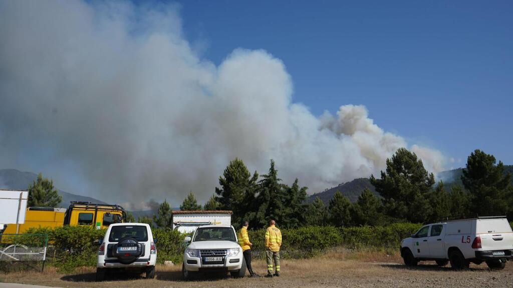 La disminución del viento permite controlar el incendio de Las Hurdes, dice Fernández Vara
       ift.tt/rvg3PdB