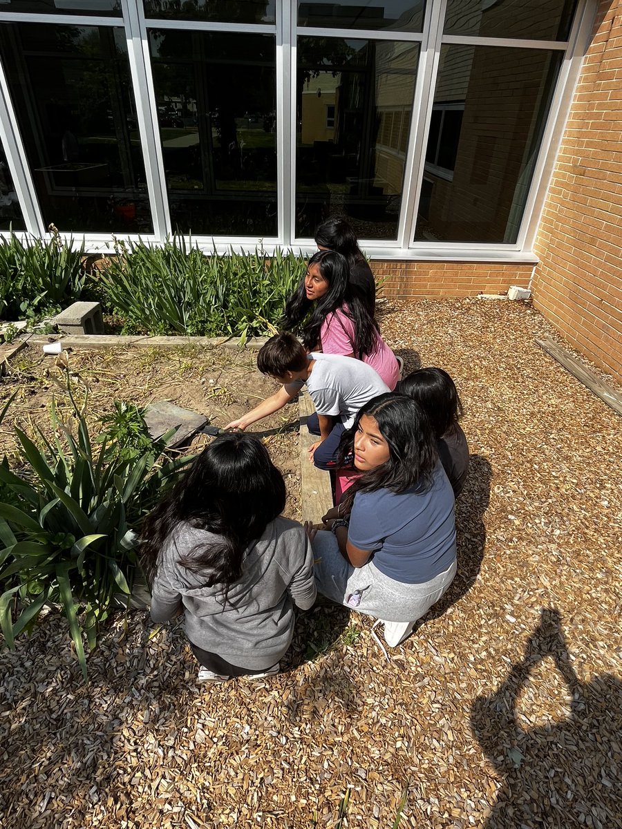 MHKProjectGreen's tweet photo. We planted our first fruits and veggies of the season: tomatoes, peas, peppers, squash, and cucumbers.  Can’t wait to pick and eat these all summer!  @EWRSDK12 @EWEAtweets https://t.co/pXUEonlzbJ