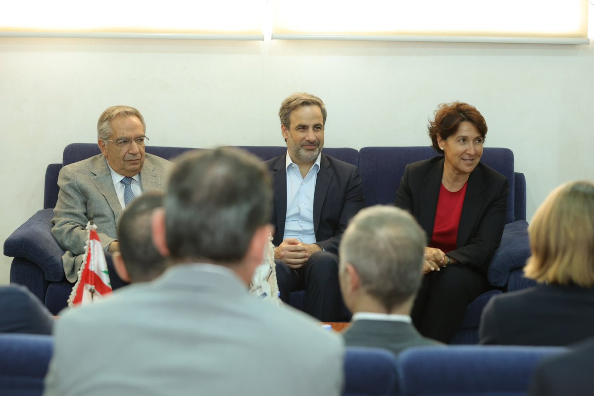 michelmoawad's tweet photo. استقبلتُ وفريق من مؤسسة رينه معوض وفداً من السفارة الفرنسية برئاسة السفيرة آن غريو الى منصة "منجرة" في معرض رشيد كرامي الدولي في طرابلس. ١/٣ https://t.co/kJ7nFAEHvb