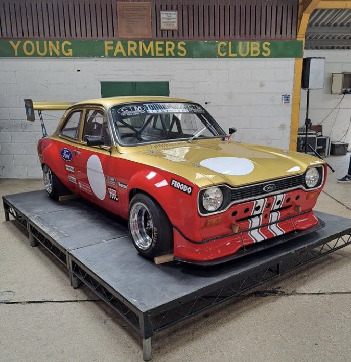 Spotted: You have to say that is magnificent! 

Nigel Baker’s Ford Escort Mk1 was unveiled at the Classic Ford Show last weekend. The Alan Mann liveried space frame will pack a punch with its Supercharged st170 engine 🏁

#ClassicFordShow #Thundersaloon

(📸© Representing Retro)