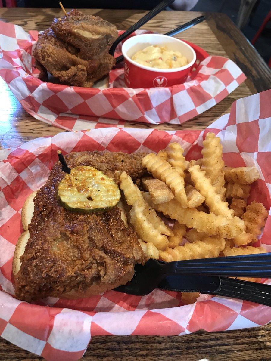 At #hattiebshotchicken even the mild chicken is hot as heck #Nashville #vacation #hotchicken @apowerfulbeat @HattieBs