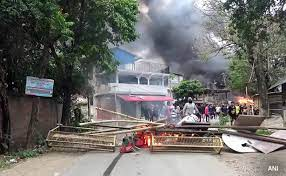 SaffronDiaries's tweet photo. Over 50,000 people have been displaced, while churches and #Christian institutions have been looted and torched. Urgent action is needed to address this alarming situation.#ManipurViolence #ReligiousTargeting https://t.co/DEB09KE5LN