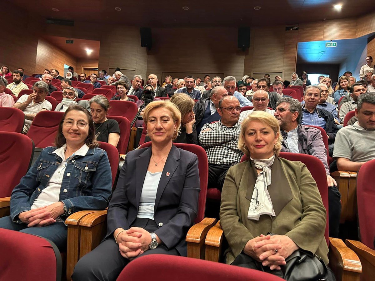 Milletvekillerimiz Sn. Aşkın Genç, ve 
Sn. Mahmut Arıkan’ın mazbata törenine katıldık. Vekillerimize hayırlı uğurlu olsun diyor, Millet Meclisindeki çalışmalarında şimdiden başarılar diliyorum. <a href="/gencaskn/">Aşkın Genç</a> <a href="/mahmutarikansp/">Mahmut Arıkan</a>