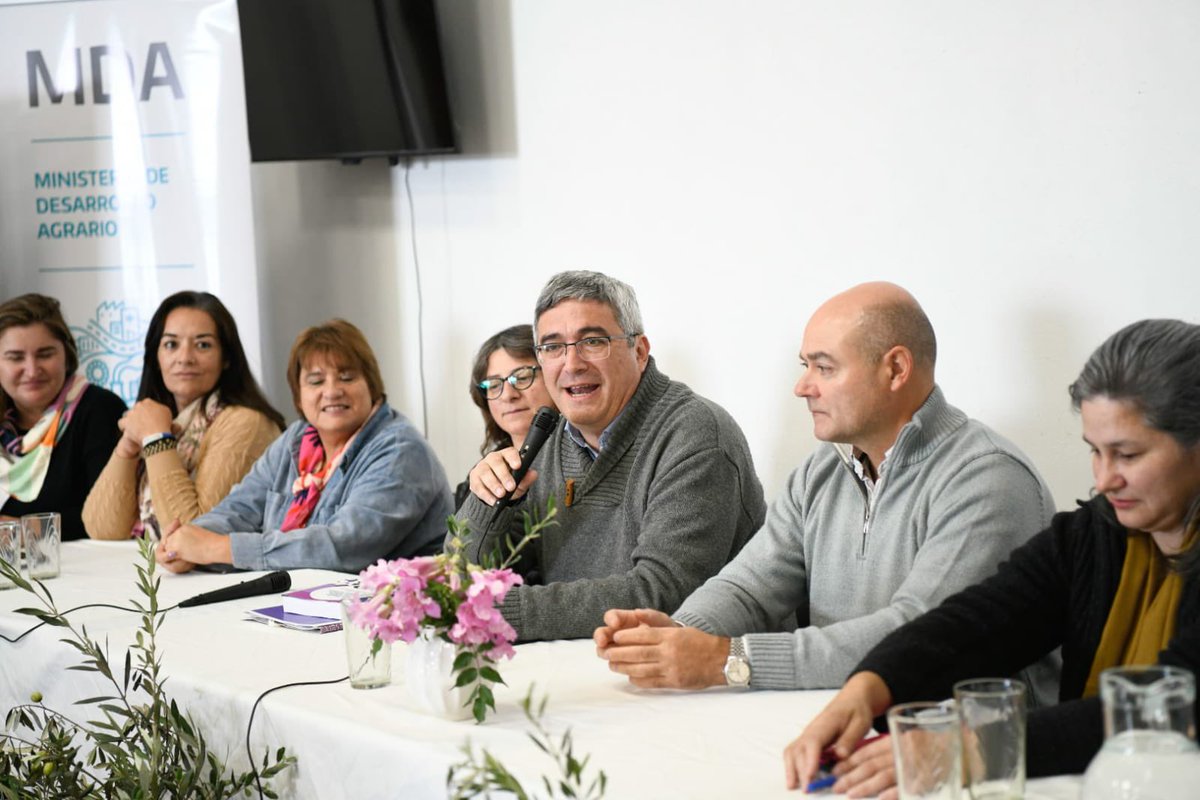 Jonsanchezsosa's tweet image. #CoronelDorrego realizamos el 4° Encuentro Regional de Mujeres Rurales, junto al @MinMujeresPBA y @BAeducacion compartimos una jornada con productoras emprendedoras y docentes para seguir construyendo políticas públicas con perspectiva de género en la ruralidad. 
#DerechoalFuturo