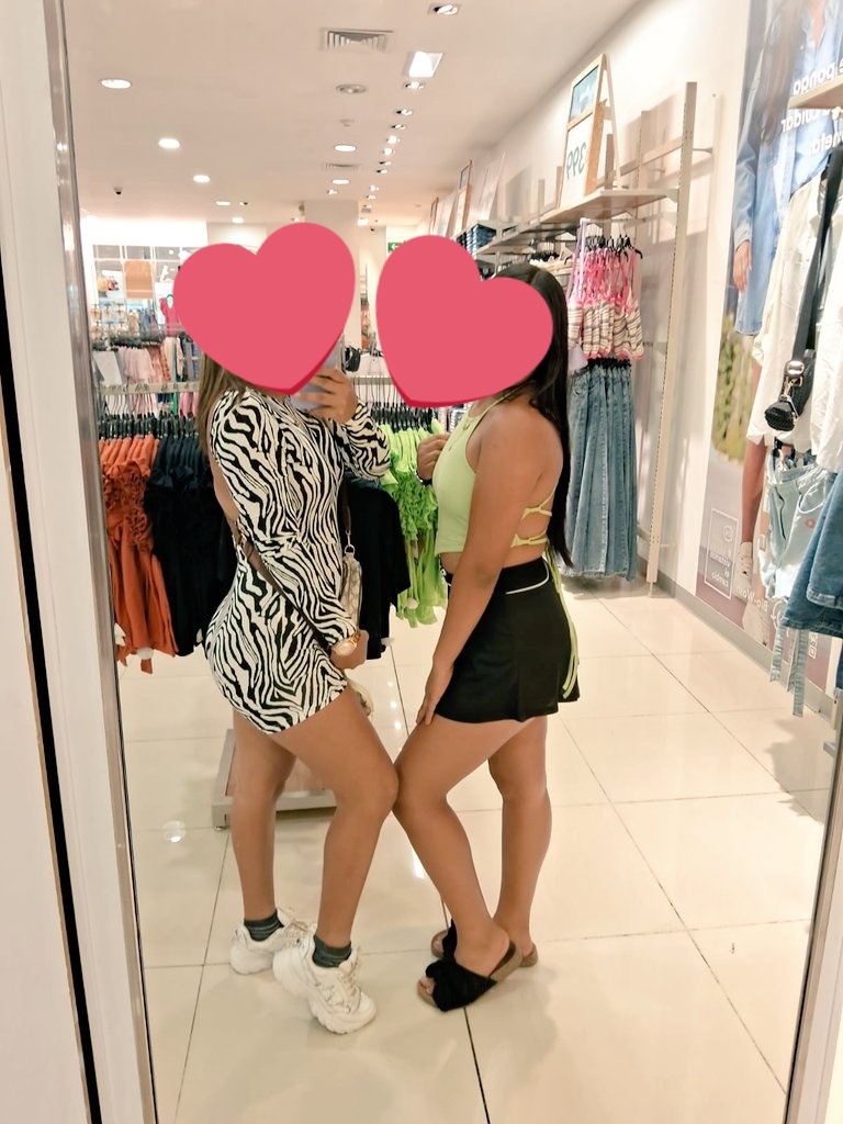 vaneee954's tweet image. Amigas 💋💋💋