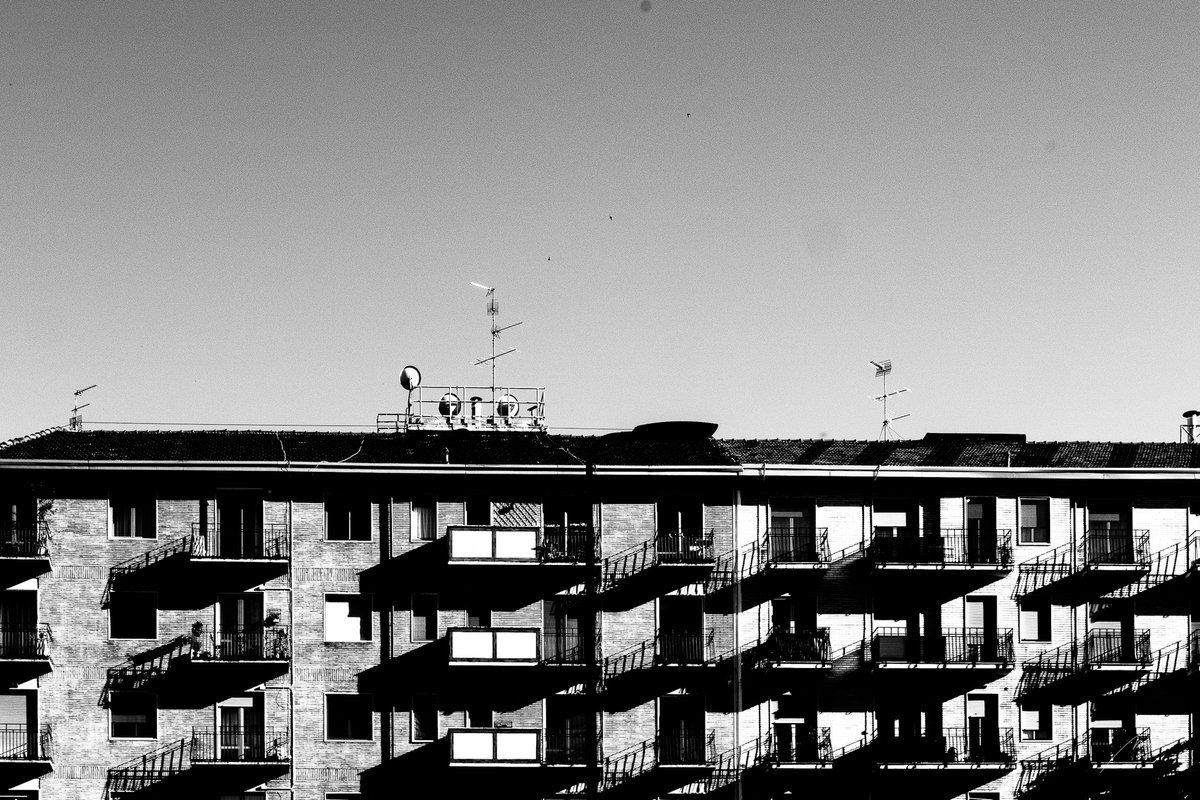 Milanese dreams.
#streetphotography #ricohgrIII #bnwphoto