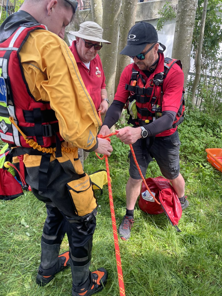 hertsboatrescue's tweet photo. Crew were out today in #rickmansworth for the boat festival 
Keeping you safe 
#watersafety 

#hertfordshire #waterrescue #volunteers https://t.co/8E4vV8ulvu