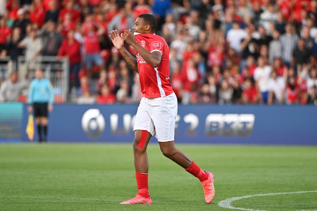 ActuFoot_'s tweet photo. 🚨 OFFICIEL ! Nîmes est RELÉGUÉ en National ! 🔻 https://t.co/db3rp2wPIc