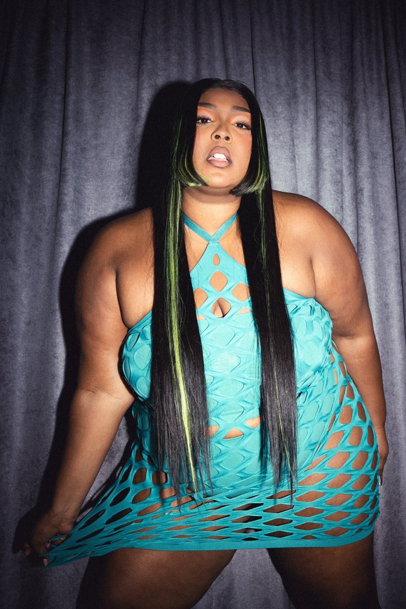 lizzo's tweet photo. NEW @Yitty…🍑🍑🍑

Time to piss off the TL again 😏 https://t.co/VXVFOwAmXO
