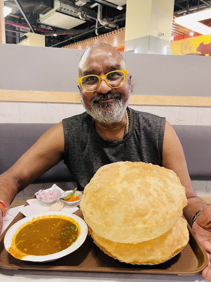 Beerbaba11's tweet photo. It’s a cheat day #cholebhature #chholebhature #deaddictlife #goodbyeindia https://t.co/95pk9K69sc