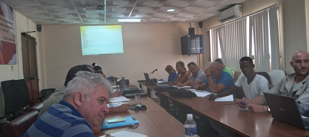 Como parte de las actividades diseñadas en el  Meteoro, la Ministra <a href="/BetsyDazVelzqu2/">Betsy Díaz Velázquez</a>, realiza evaluación de los aseguramientos a la canasta familiar normada en el OSDE de Alimentos. #ComercioCuba #MejorEsPosible <a href="/MincinCuba/">Comercio Cuba</a> <a href="/JorgeLuisTapiaF/">Jorge Luis Tapia Fonseca</a> <a href="/yudi_mercedes/">Yudi Mercedes Rodríguez Hernández</a> <a href="/PresidenciaCuba/">Presidencia Cuba 🇨🇺</a>