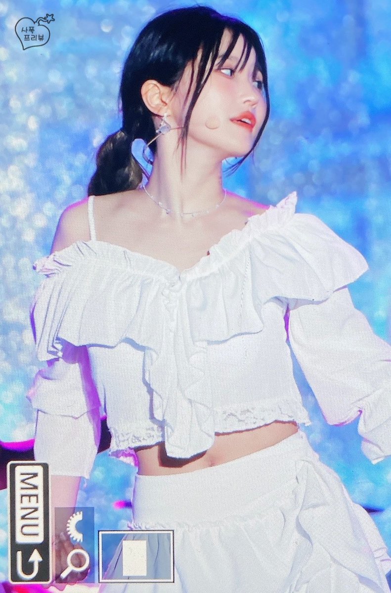 amourcalmar's tweet photo. 230520 양산웅상 회야제 하냥 프리뷰 2

🍞👑

#프로미스나인 #fromis_9
#송하영 https://t.co/rmarlrga0U