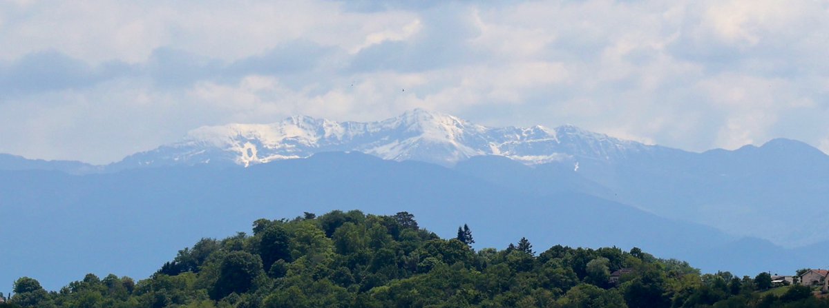 Great racing today .. and a brief glimpse of the Pyrenees  🏔️ #PauClassicGrandPrix <a href="/GPdePau/">GPdePau</a>