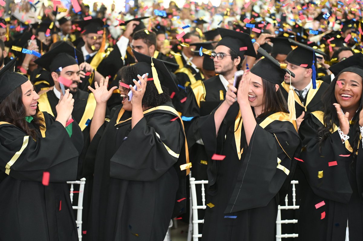 PUCMM's tweet photo. ¡Felicidades graduandos! ¡Es hora de celebrar! #74GradCSD 🎓 https://t.co/aCocboxCpb