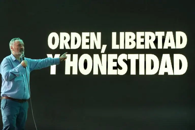 Politica_ln's tweet photo. Joaquín de la Torre ratificó su apoyo a Bullrich y lanzó: “Que se baje Larreta y se deje de joder” https://t.co/Uxf8QQN3K4 https://t.co/PNctOPhVZk