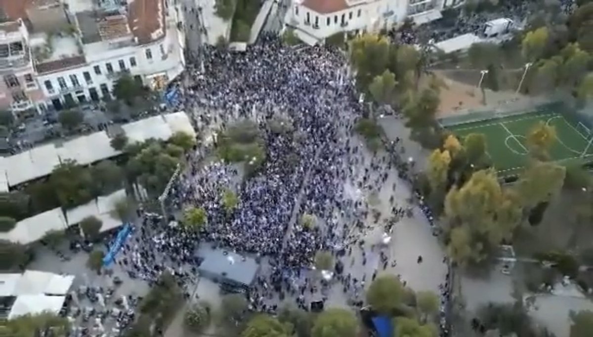 Εάν αυτή είναι η εικόνα της τελευταίας ομιλίας του κ. Μητσοτάκη στην Αθήνα των 5 εκατομμυρίων δύο τινά μπορεί να συμβαίνουν. Ή μας τελείωσαν οι συγκεντρώσεις ή μας τελείωσαν οι ηγέτες. Δεν υπάρχει άλλη εξήγηση.
