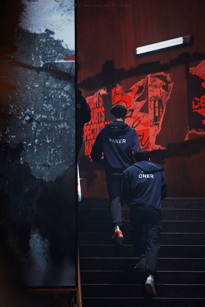rc_hyeok's tweet photo. Just keep running.
우리 계속 나아가자.
#t1win #zeus #oner #faker #gumayusi #keria https://t.co/xtHFFLoeQn