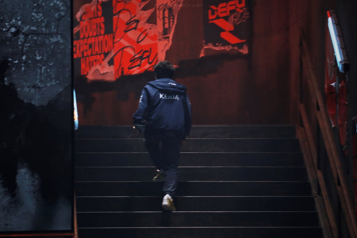 rc_hyeok's tweet photo. Just keep running.
우리 계속 나아가자.
#t1win #zeus #oner #faker #gumayusi #keria https://t.co/xtHFFLoeQn