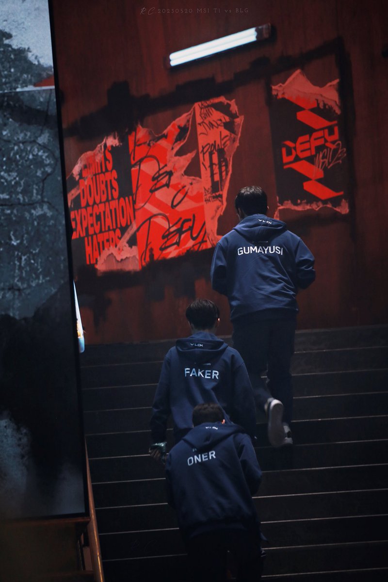 rc_hyeok's tweet photo. Just keep running.
우리 계속 나아가자.
#t1win #zeus #oner #faker #gumayusi #keria https://t.co/xtHFFLoeQn