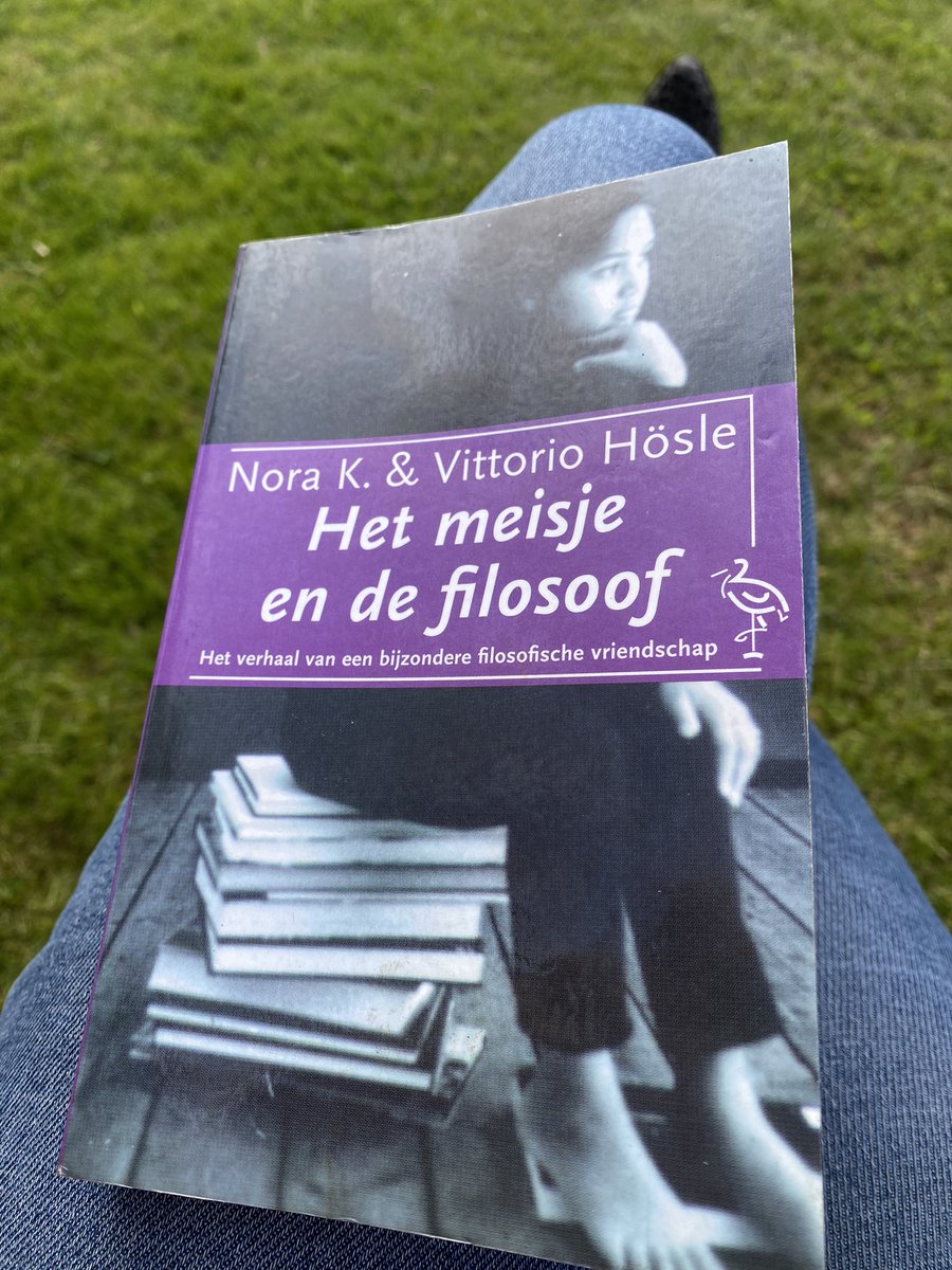 rtavest's tweet photo. Mijn nichtjes en neefjes vragen zich inmiddels niet meer af wat ze krijgen, hooguit: WELK boek? Mijn nichtje is twaalf geworden en het lijkt me tijd voor Nora K. https://t.co/VfaLSR0WmD