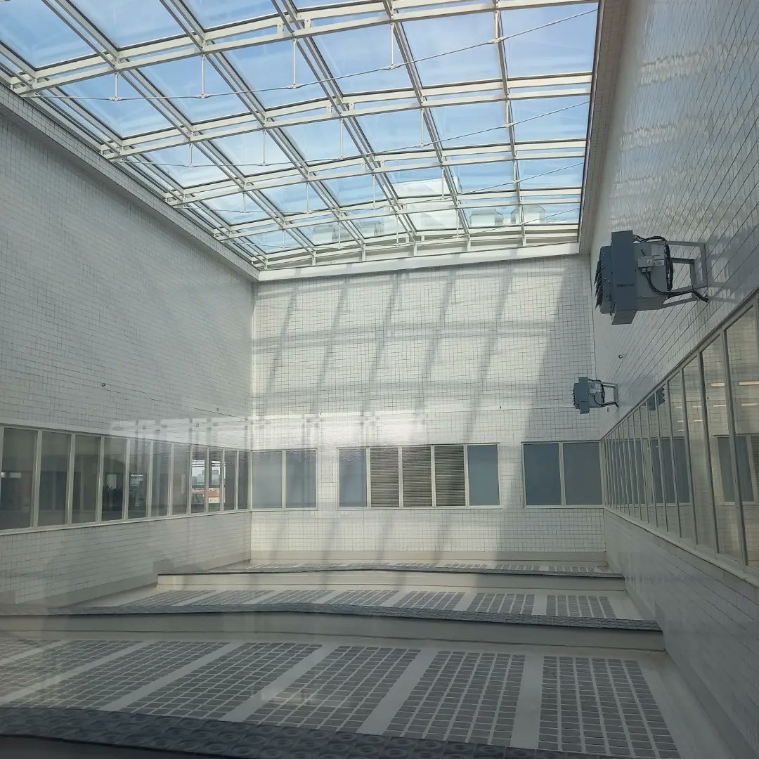 iamlukaskraus's tweet photo. Symetrie, transparentnost.
#Bubenská1 #OpenHousePraha https://t.co/dGGPIVuP8H