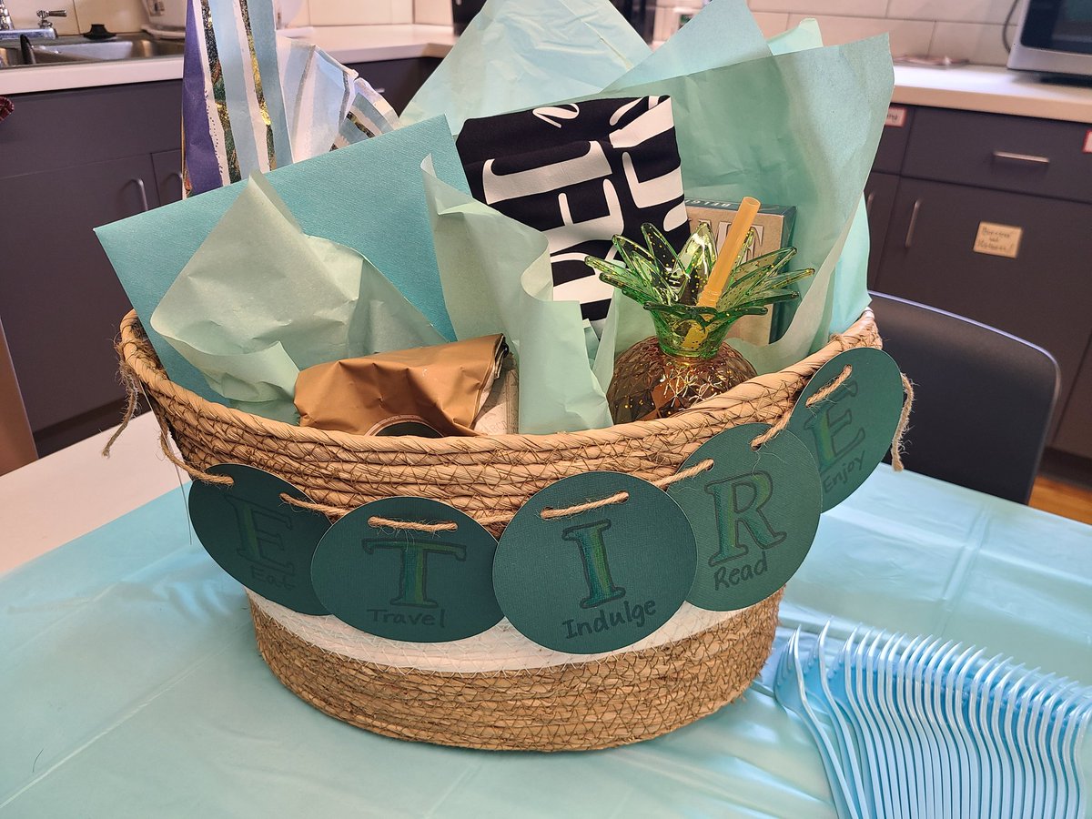 Celebrating two terrific teachers! @FilgerPE &amp; <a href="/OConnorSoconnor/">Stephanie Bennett</a> thank you for your years in education and dedication to <a href="/EllisElementary/">Ellis Elementary</a> 

#teacherretirement 
#schoolsout 
#relax #unwind
#letthefunbegin