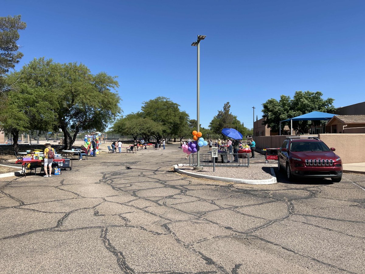Fryfiredistrict's tweet photo. Excited to be able to support the First Baptist Carnival!! Come on down and enjoy the games, jumping house, take a tour of the smoke house, fire engine and ambulance.  See if you can beat the 7 second record to knock down the fire!! Be here until 1200 https://t.co/2HJawfk1cN