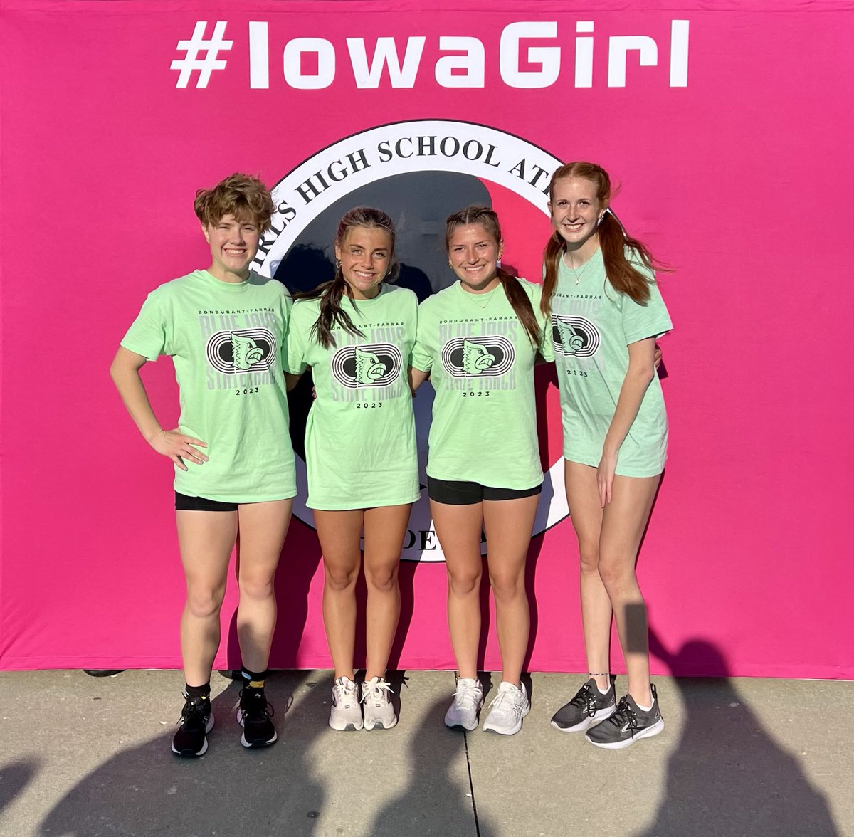 This crew ends the season with a new school record in the sprint medley.  Our 2 seniors battle injuries throughout but got their names on the record board one more time!