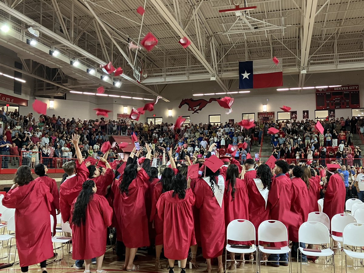 DCISD_TX's tweet image. Congratulations to the Denver City High School Senior Class of 2023! Go Forth and be Great! 

#WhateverItTakes tTakes 
#DCUnited 
#BEDC