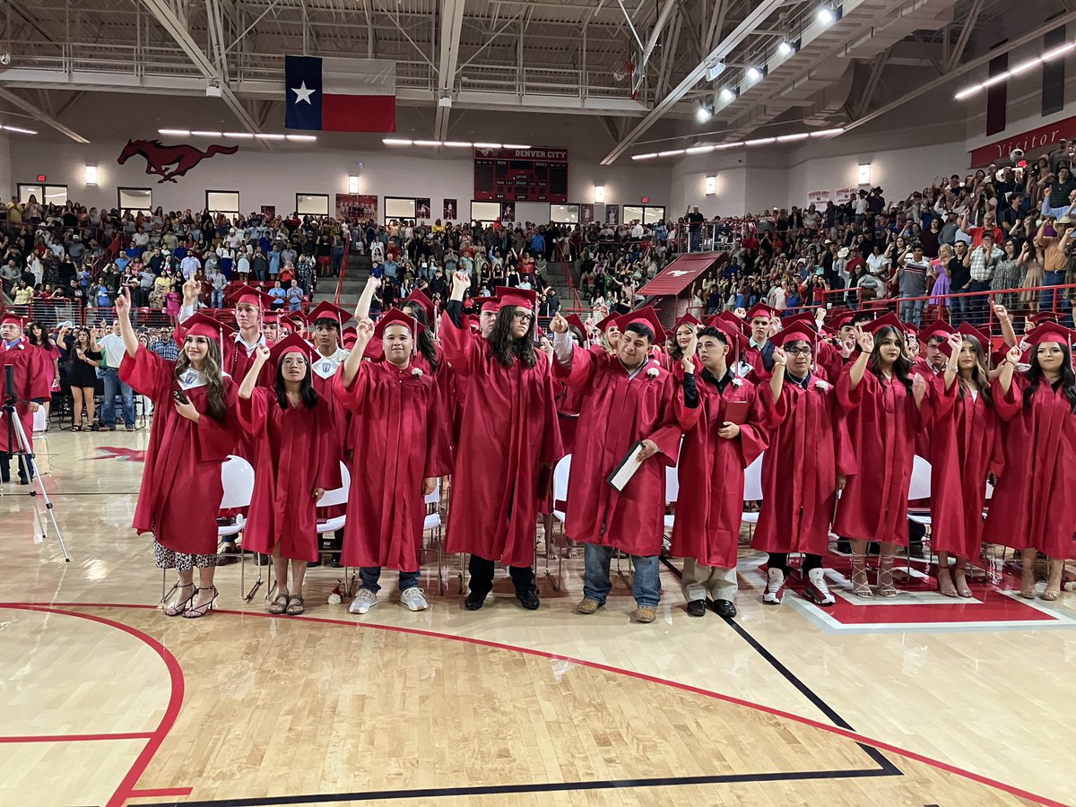 DCISD_TX's tweet image. Congratulations to the Denver City High School Senior Class of 2023! Go Forth and be Great! 

#WhateverItTakes tTakes 
#DCUnited 
#BEDC